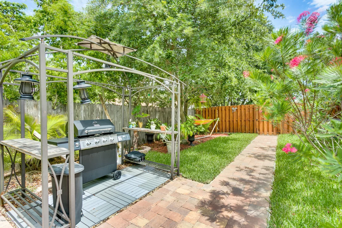Photo of 1124 NE Brook Street NE