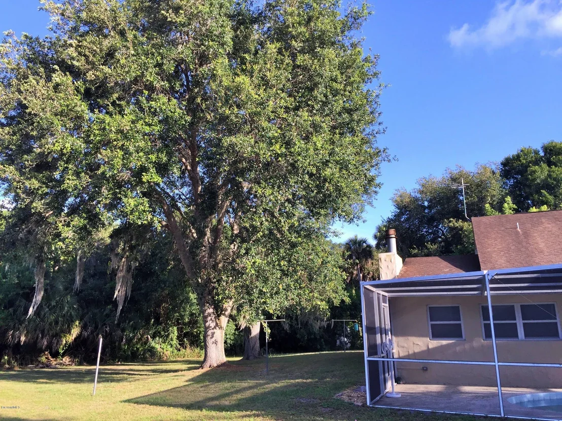 Photo of 385 N Range Road