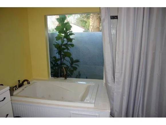 Photo of 2141 N Riverside