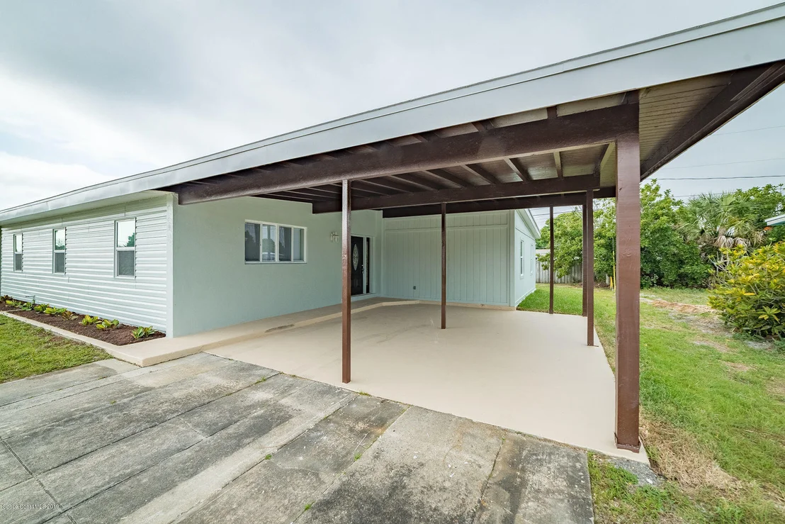 Photo of 954 Bianca Drive NE