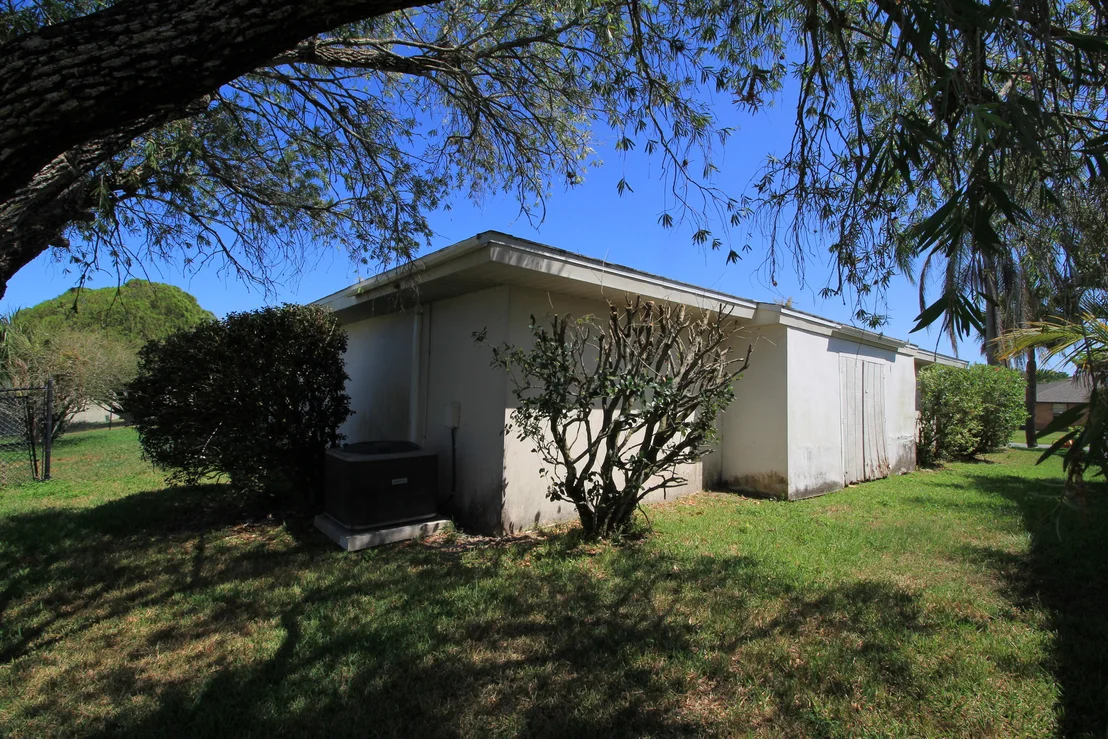 Photo of 1441 Meadowbrook Road NE