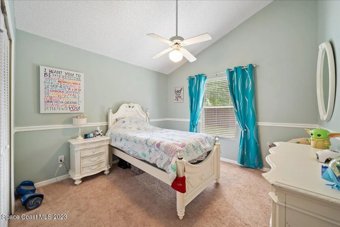 Photo of 914 Free Way