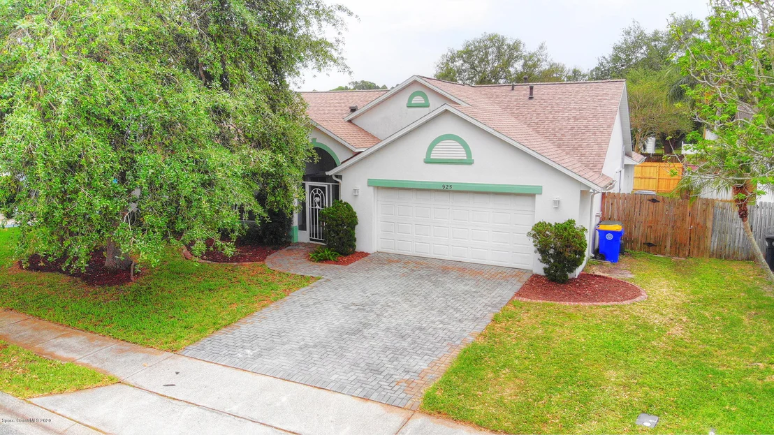 Photo of 925 Pelican Lane