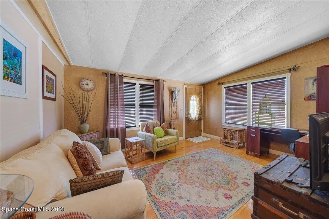 Photo of 2314 Coconut Palm Drive NE
