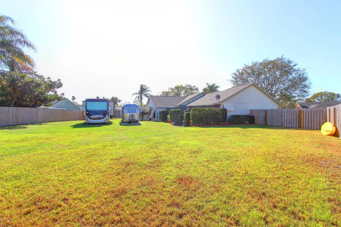 Photo of 1237 Lakeview Drive