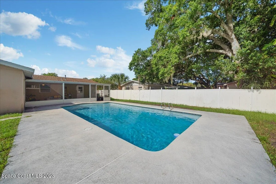 Photo of 380 Maple Place