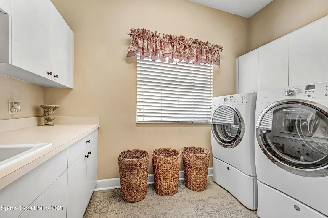 Photo of 882 Oak Park Drive
