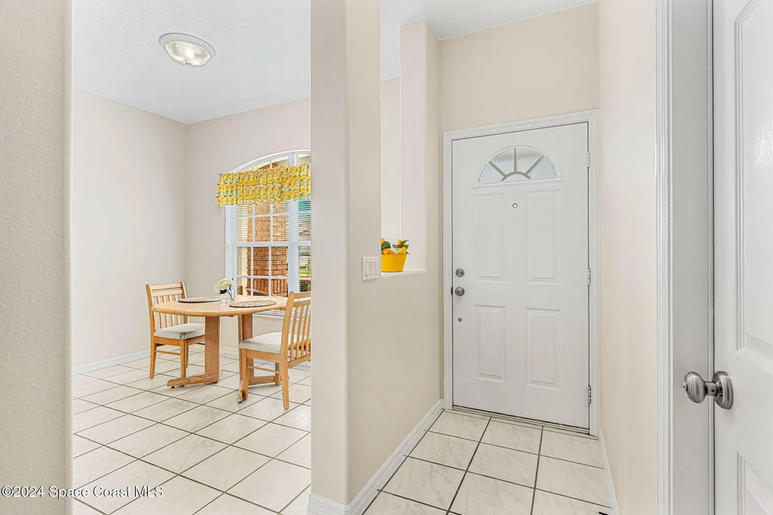 Photo of 987 S Fork Circle