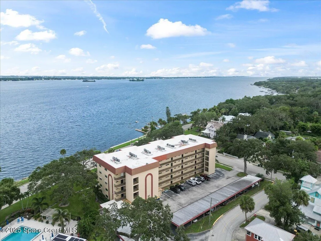 Photo of Unit 303 at 1049 Rockledge Drive