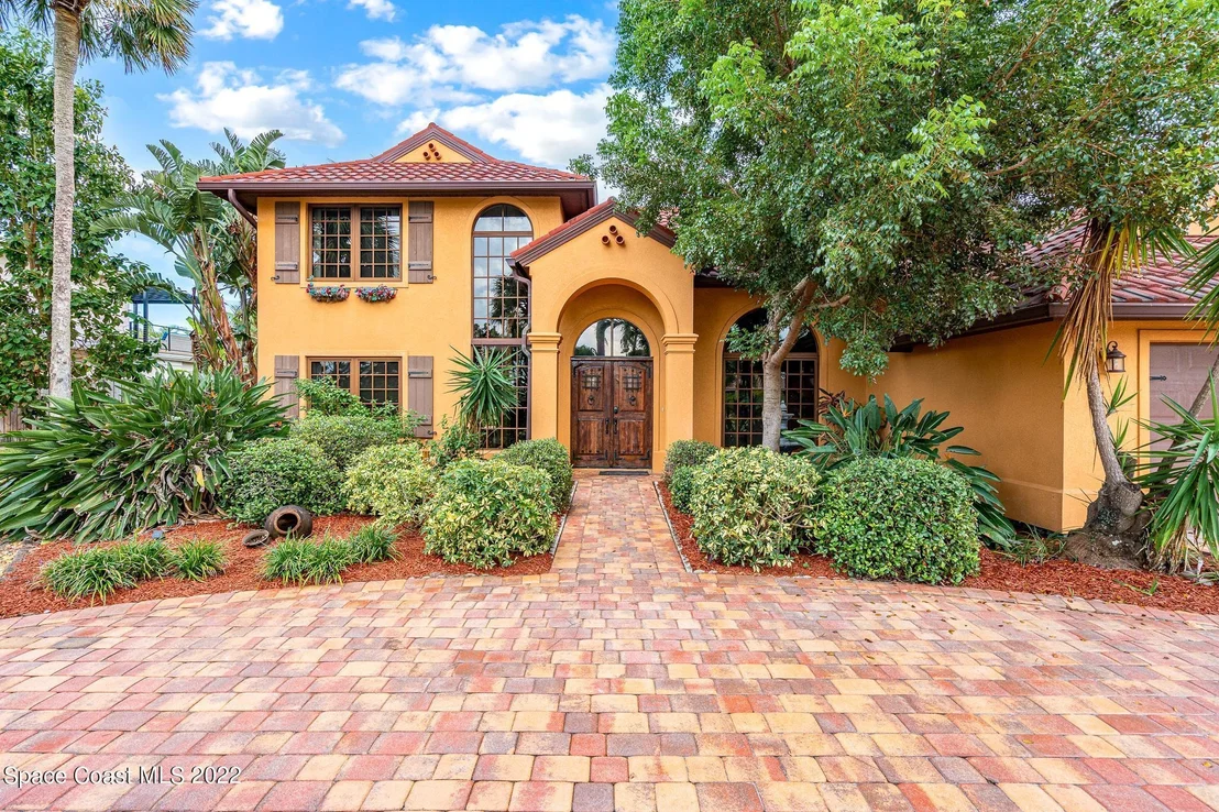 Photo of 442 Riverview Lane