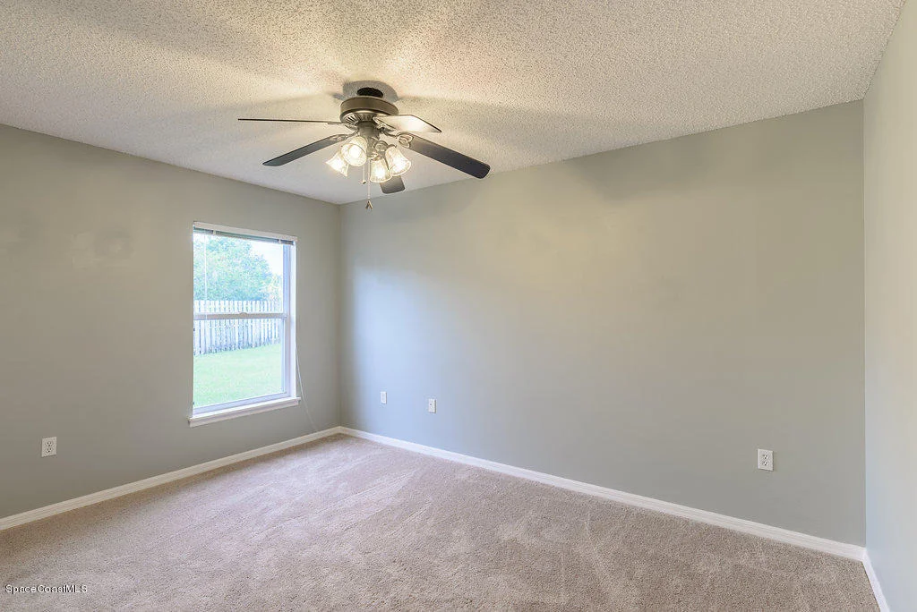 Photo of 1203 White Oak Circle
