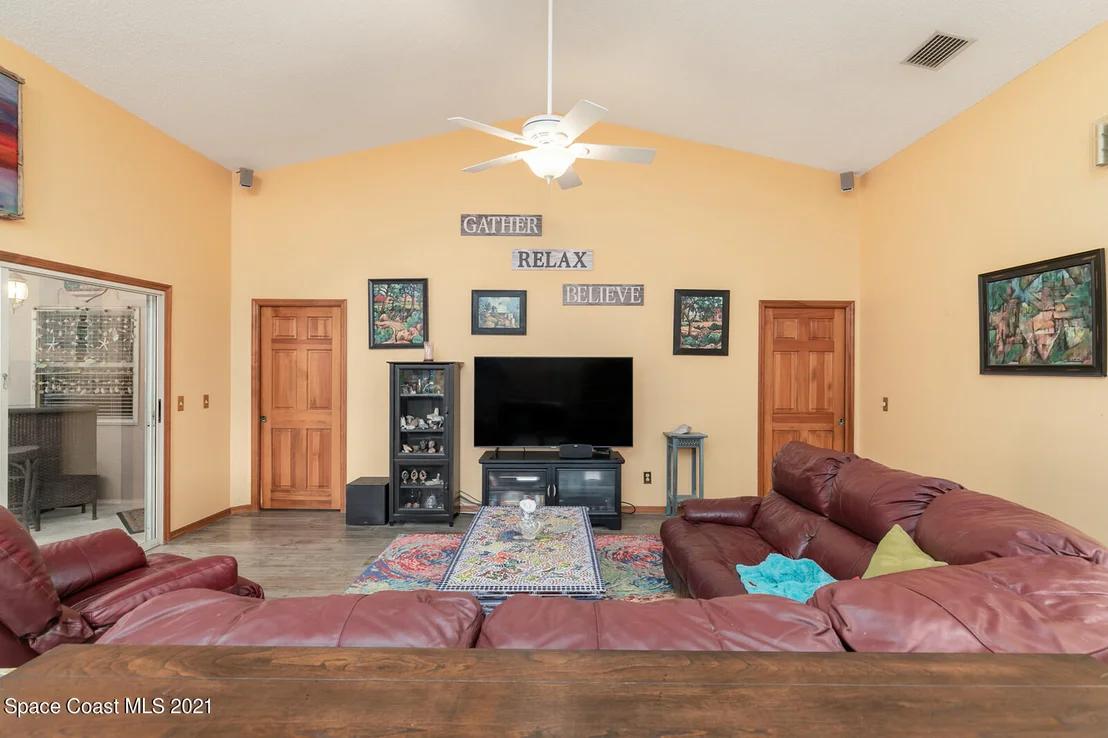 Photo of 654 Hummingbird Drive