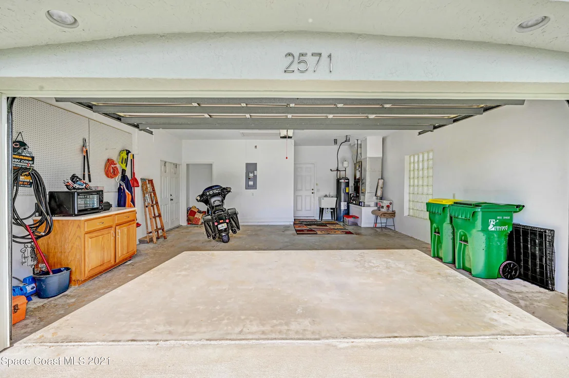 Photo of 2571 Canterbury Circle