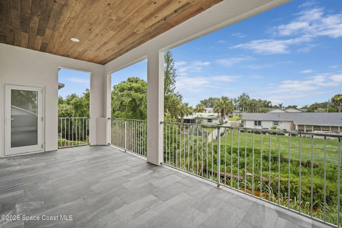 Photo of 1121 River Drive NE
