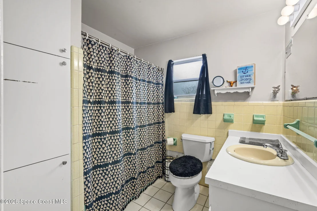 Photo of 1425 Crest Drive