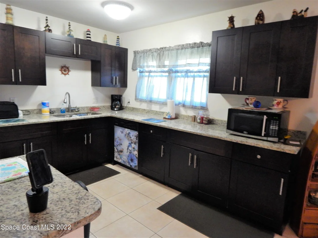 Photo of 1638 Riviera Drive NE