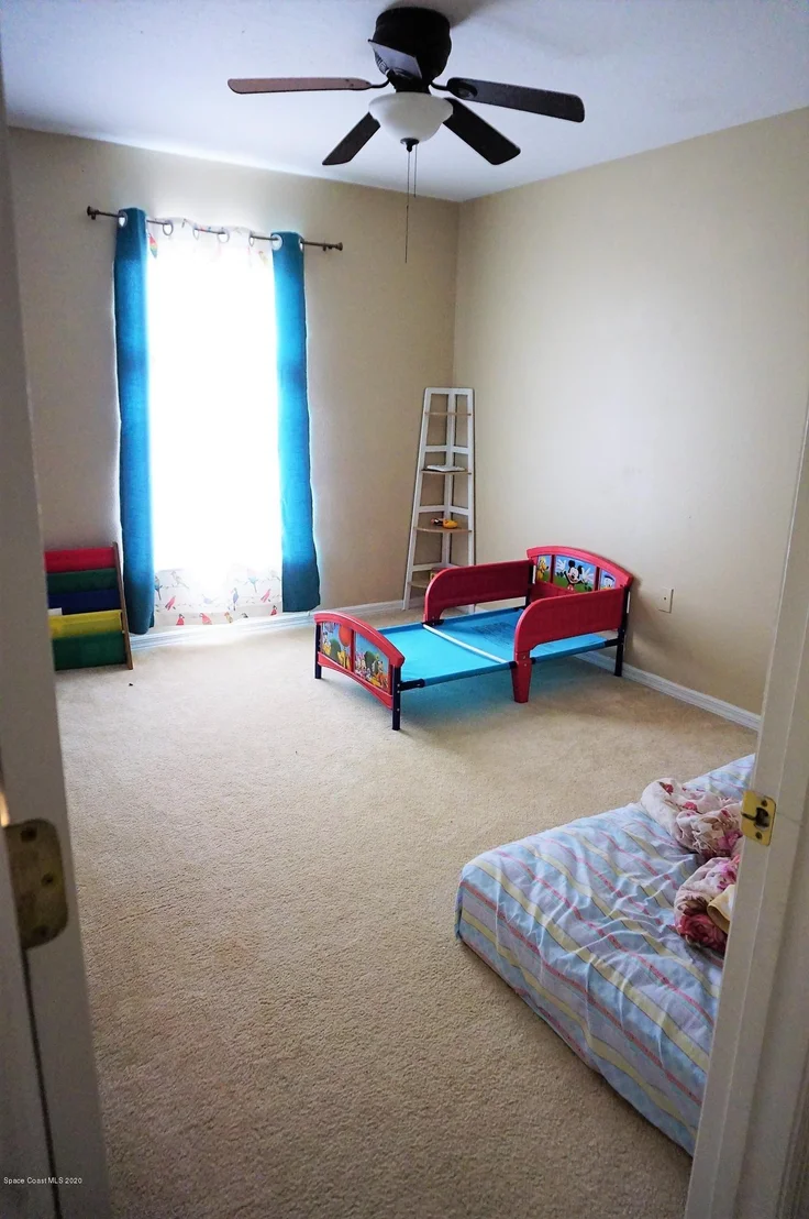 Photo of 1229 White Oak Circle