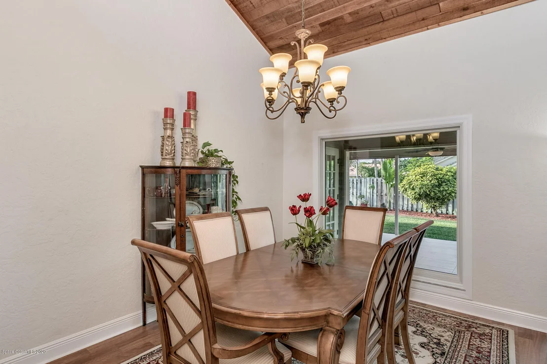 Photo of 552 Rio Casa Drive N