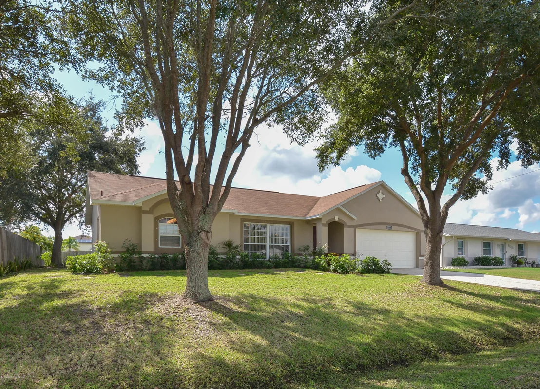 Photo of 1898 Fallon Boulevard NE