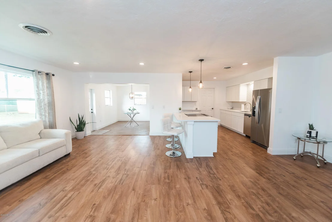 Photo of 975 Golf Street