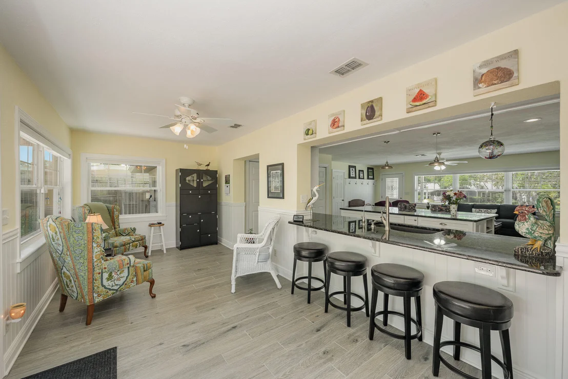 Photo of 949 W Whitmire Drive