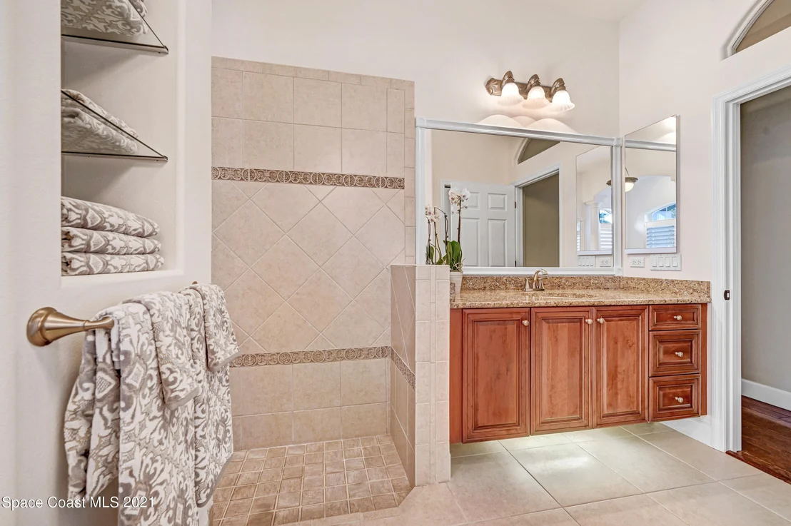 Photo of 882 Oak Park Drive