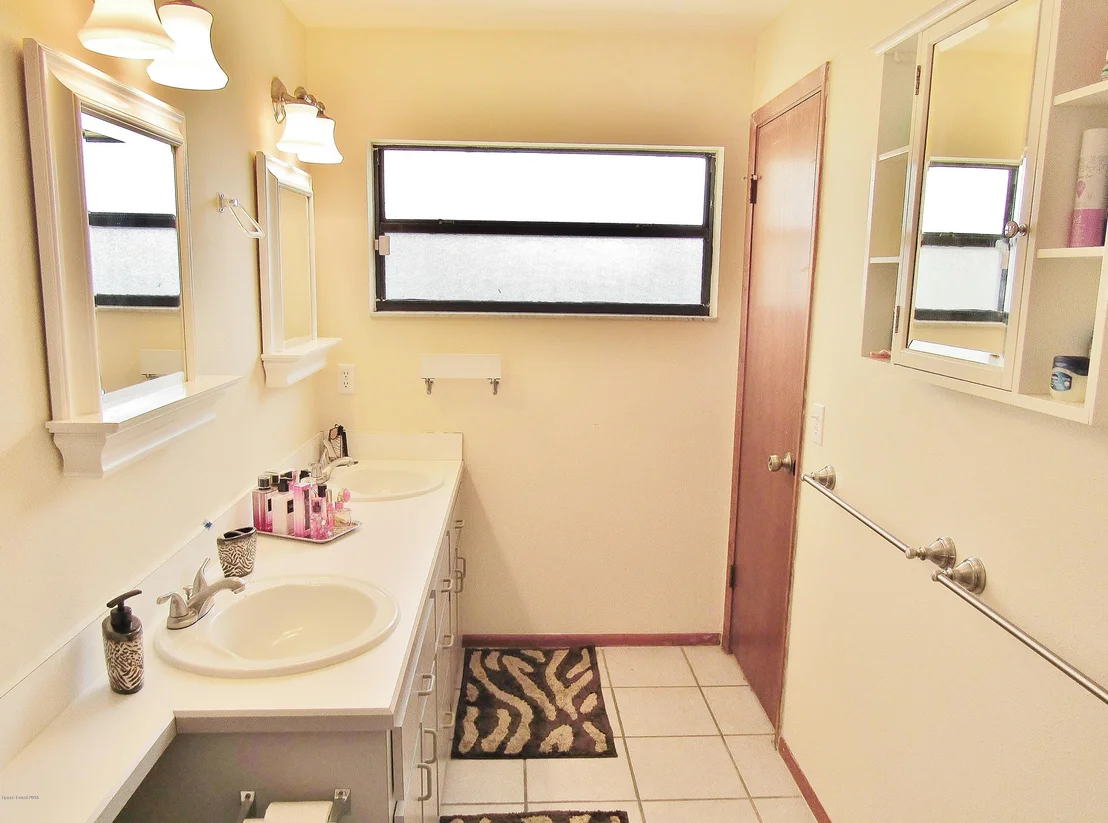 Photo of 894 Yorktowne Drive