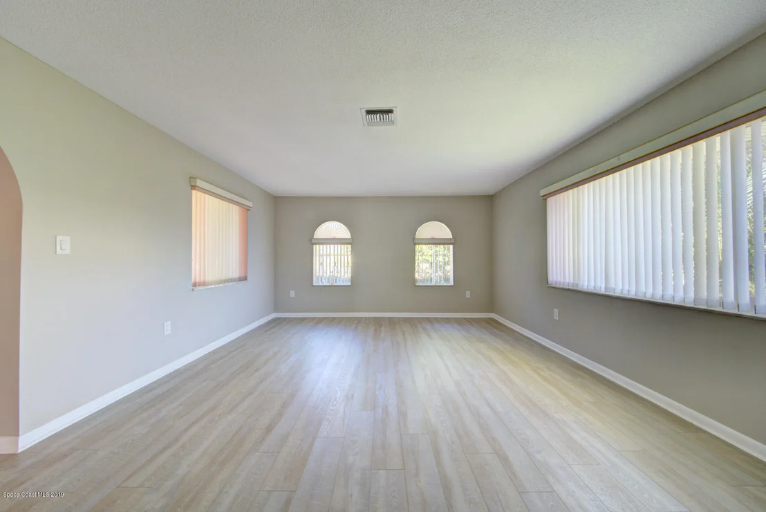 Photo of 343 Dorset Drive
