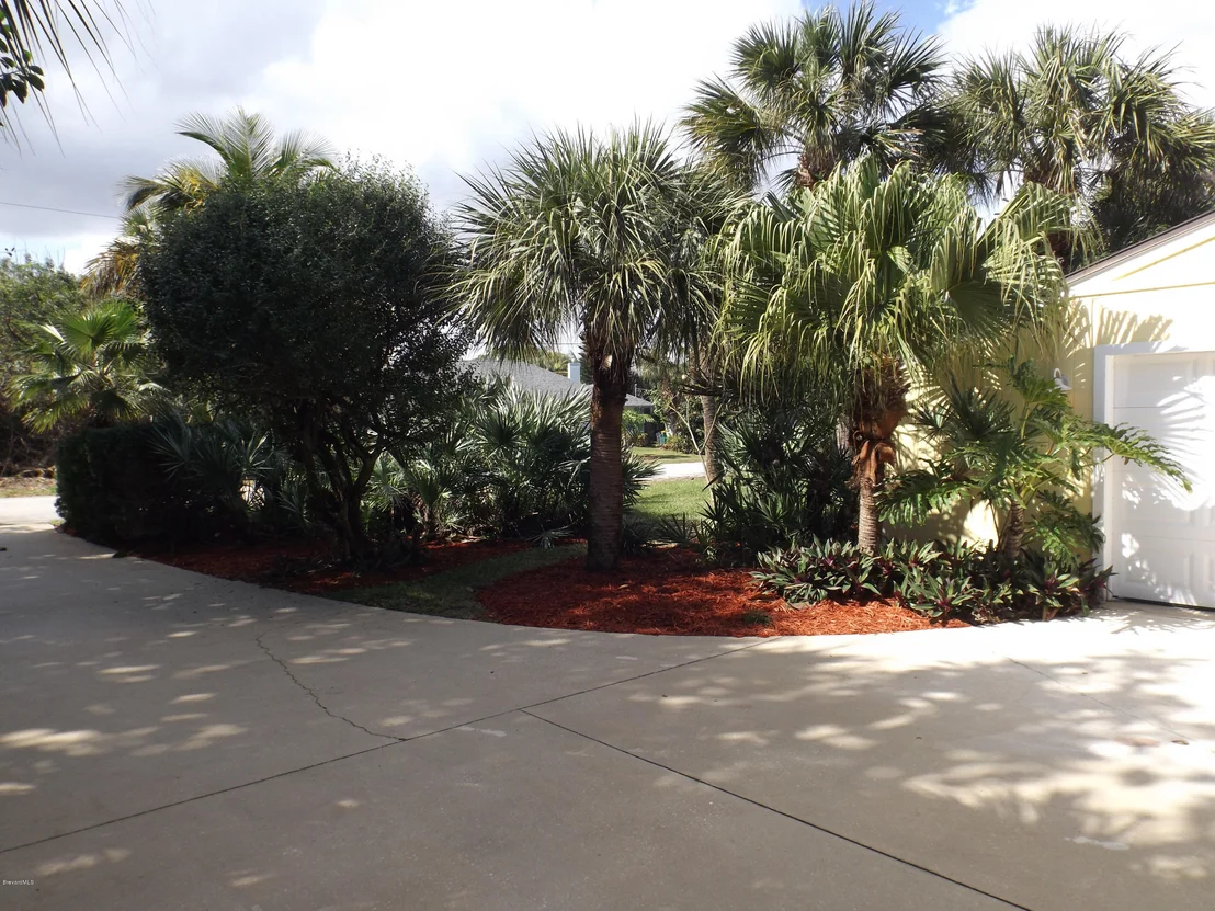 Photo of 6885 Angeles Road