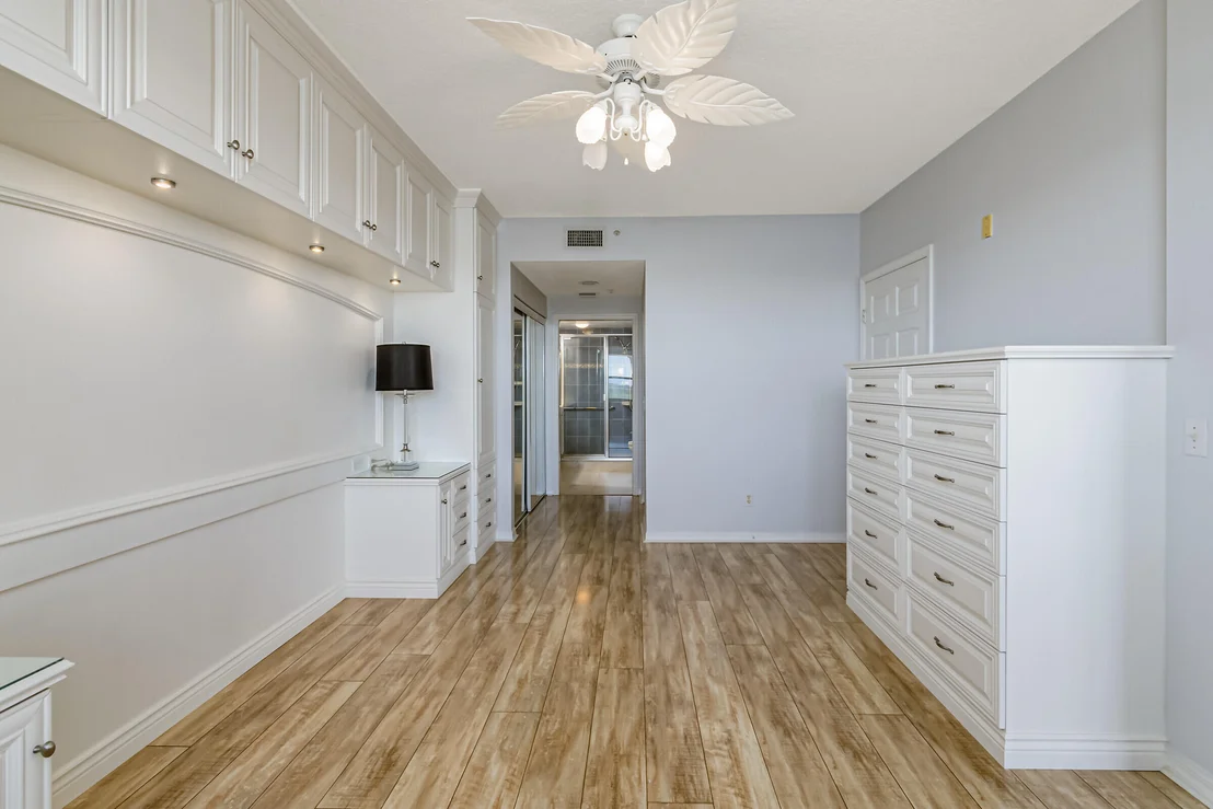 Photo of Unit 604 at 100 Riverside Drive