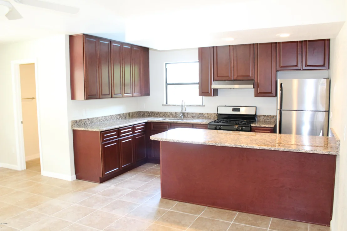 Photo of 1833 Oakwood
