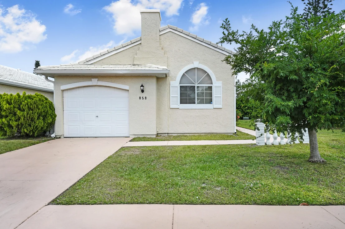 Photo of 858 Wateroak Drive NE