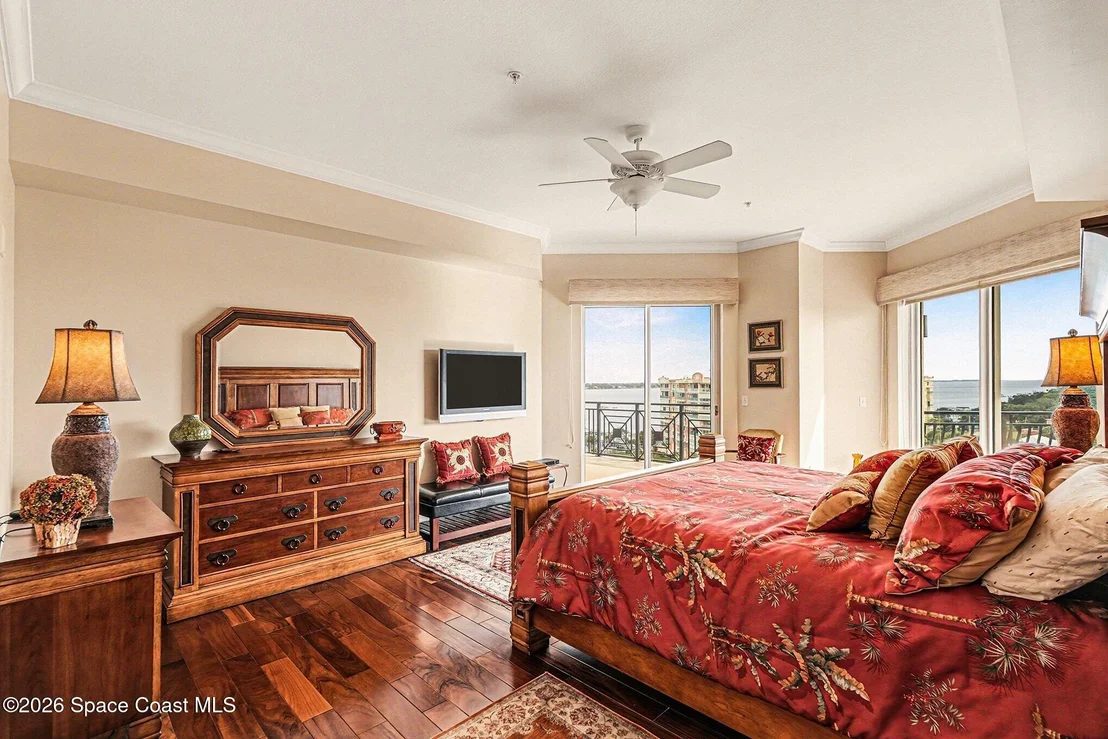 Photo of Unit 902 at 21 Riverside Drive