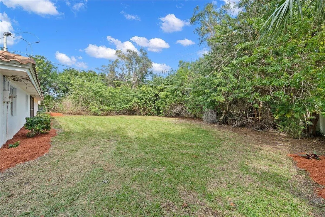 Photo of 716 Malibu Lane