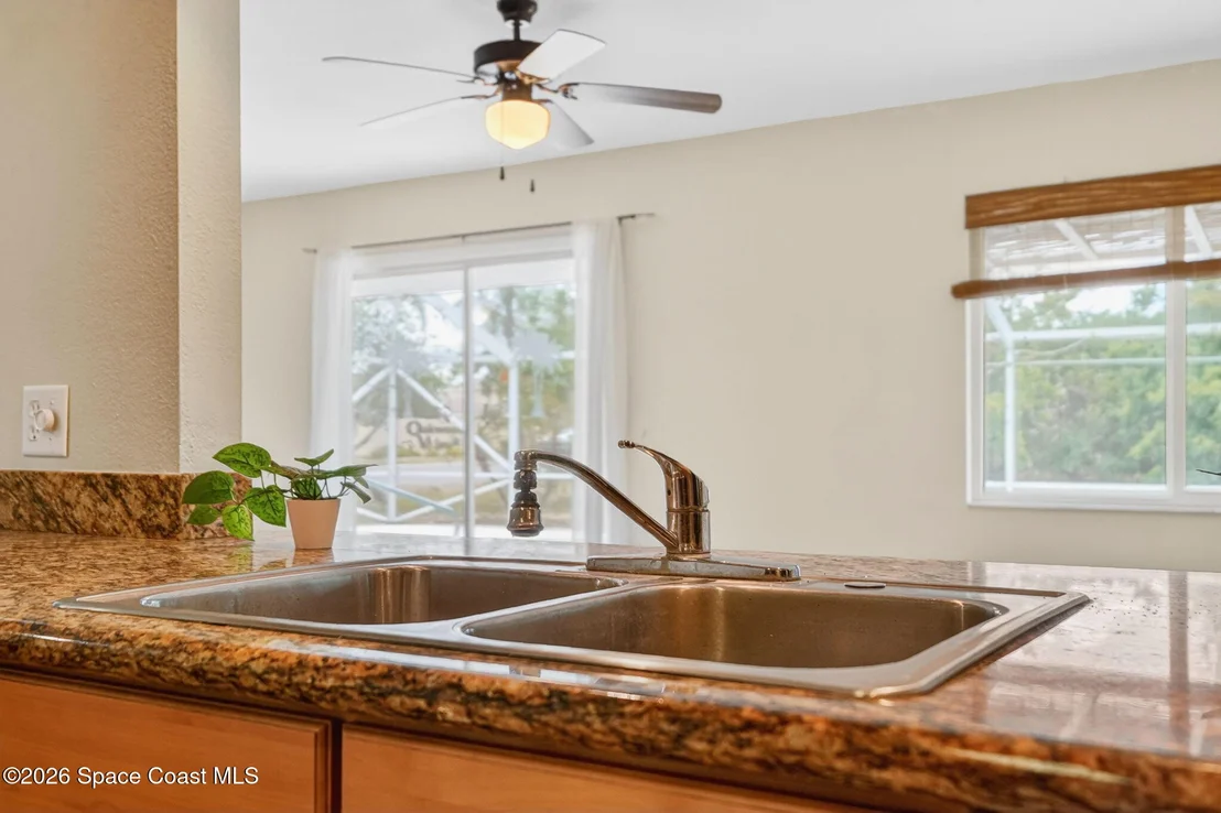 Photo of 1340 Mariposa Drive NE
