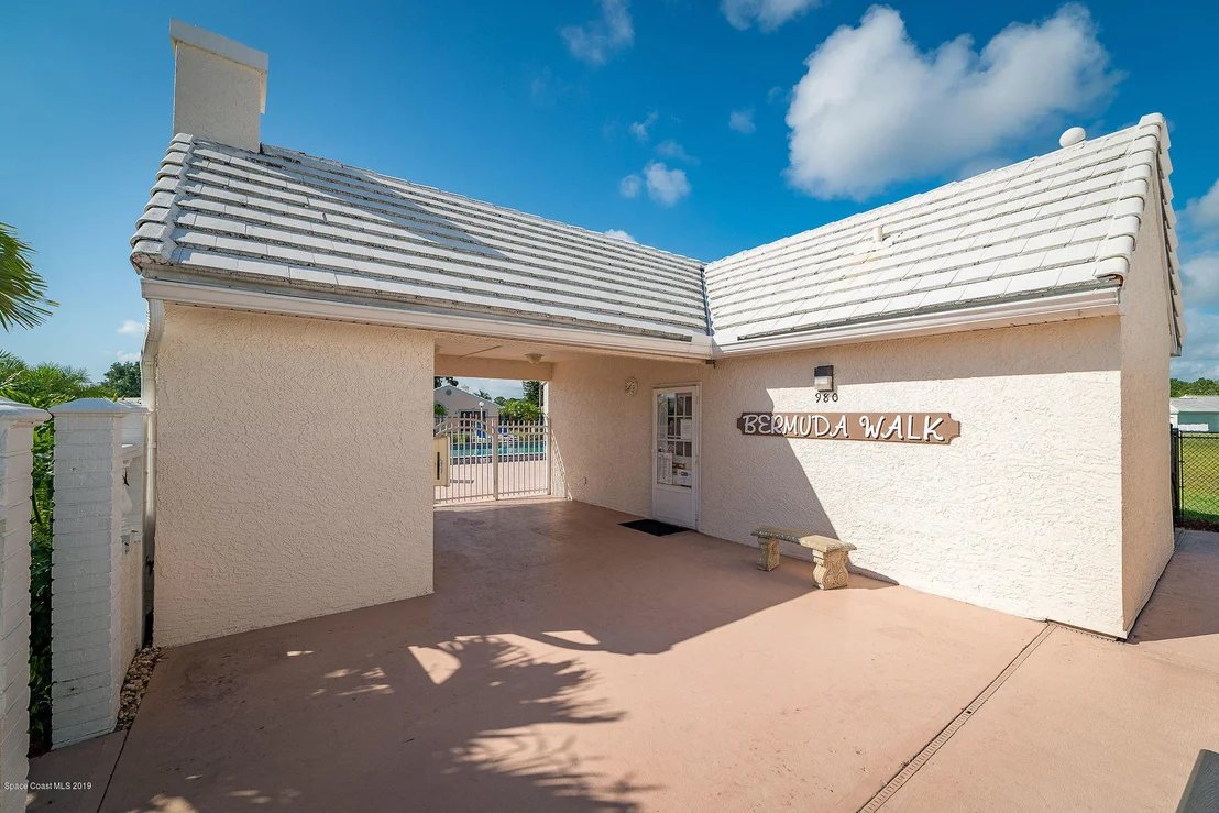 Photo of 1101 Goldenrod Circle NE