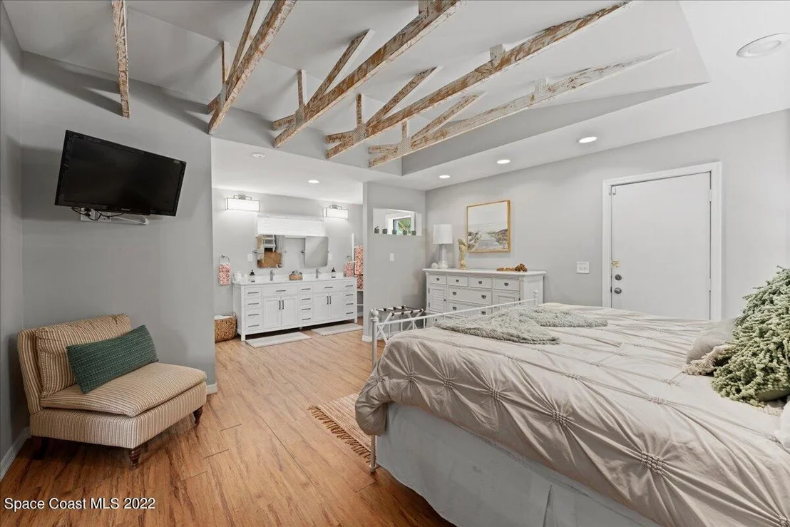 Photo of 1345 Bayshore Drive
