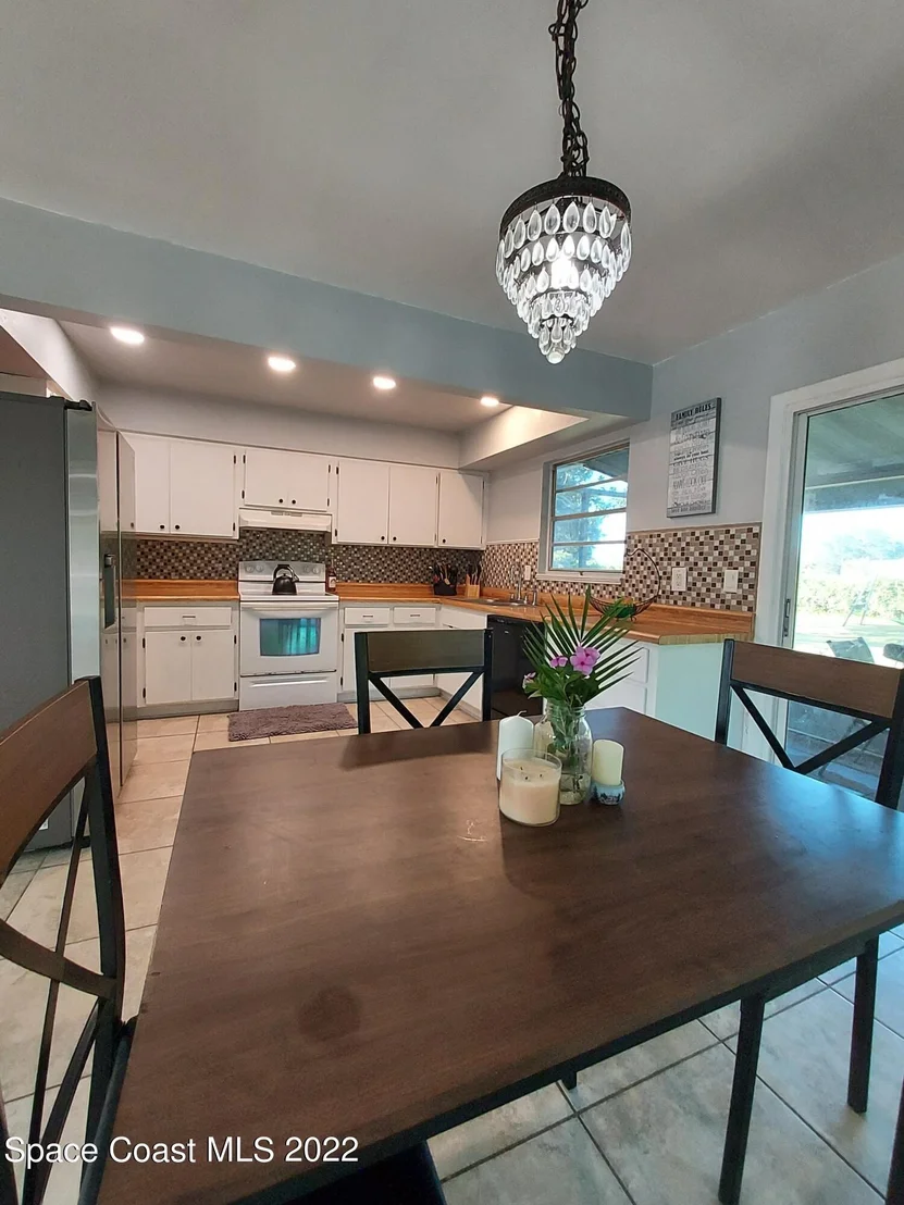 Photo of 1423 Cindy Circle NE