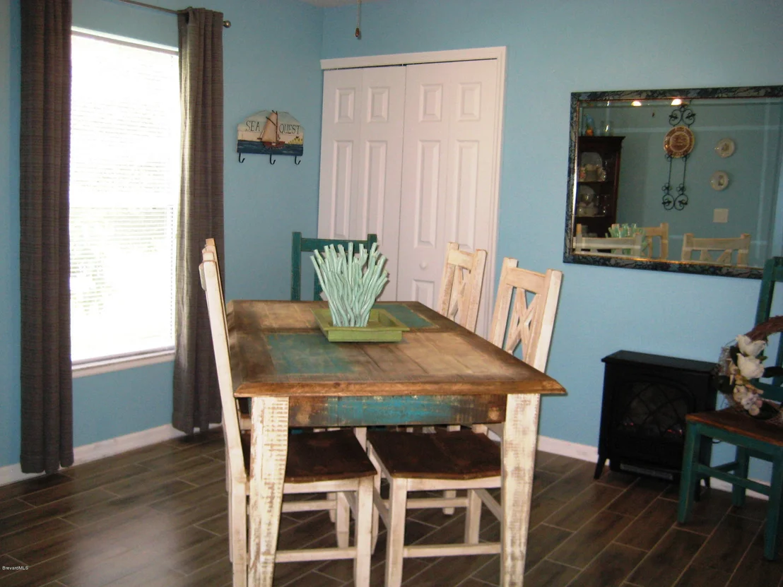 Photo of 732 SE Waterside Road