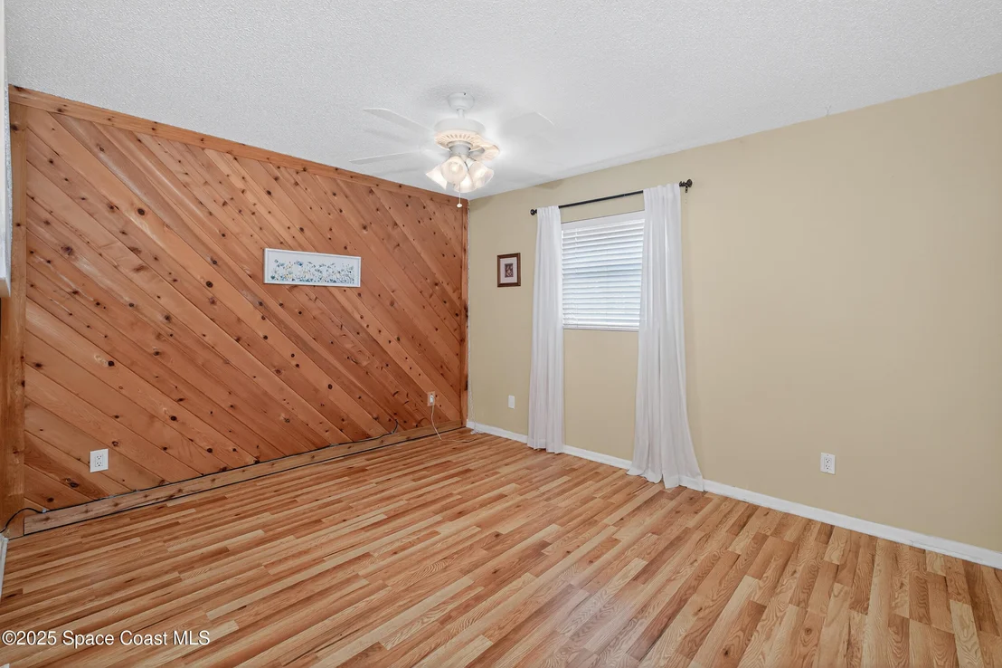 Photo of 853 Knecht Road NE