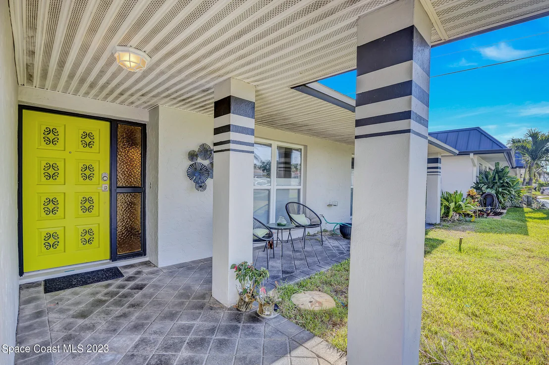 Photo of 380 Bahama Drive