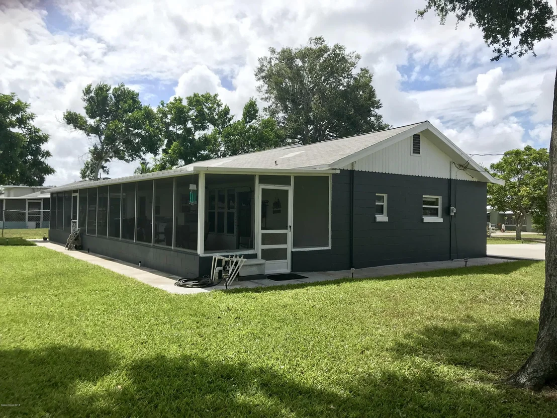 Photo of 727 Banyan Drive