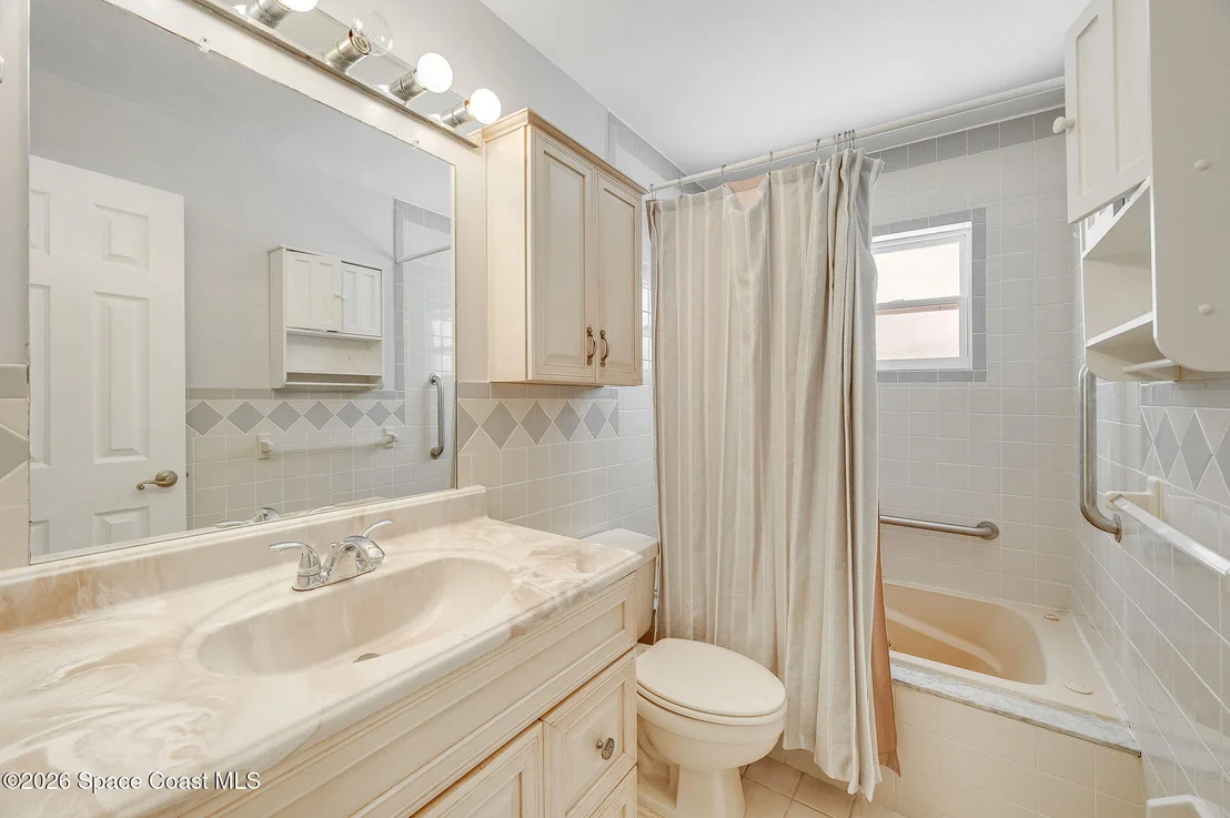 Photo of 586 Louvre Drive
