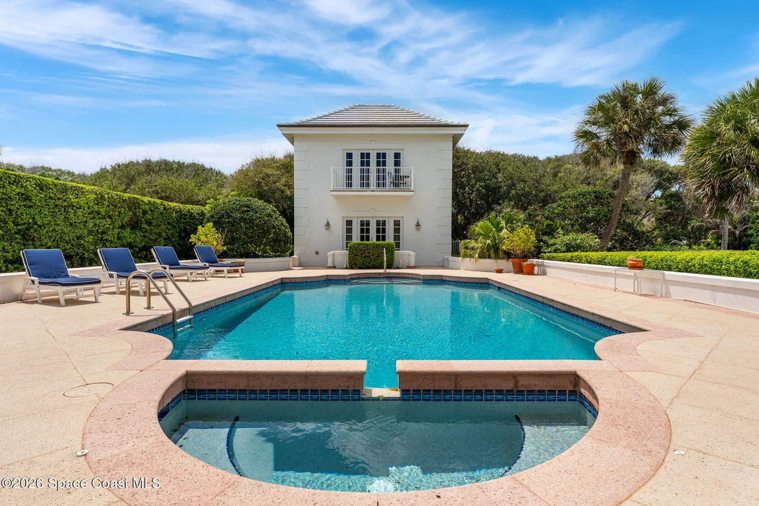 Photo of 680 Ocean Road