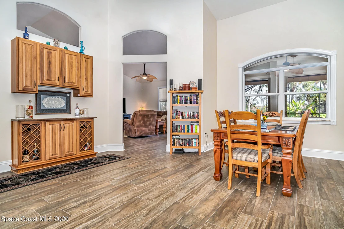 Photo of 4333 Long Lake Road