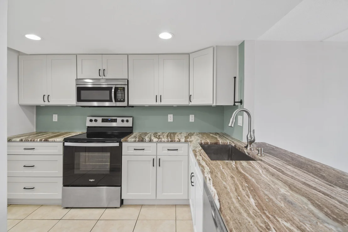 Photo of Unit 203 at 3901 Dixie Highway NE