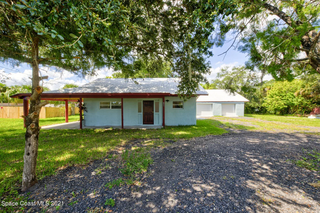 Photo of 651 N Range Road