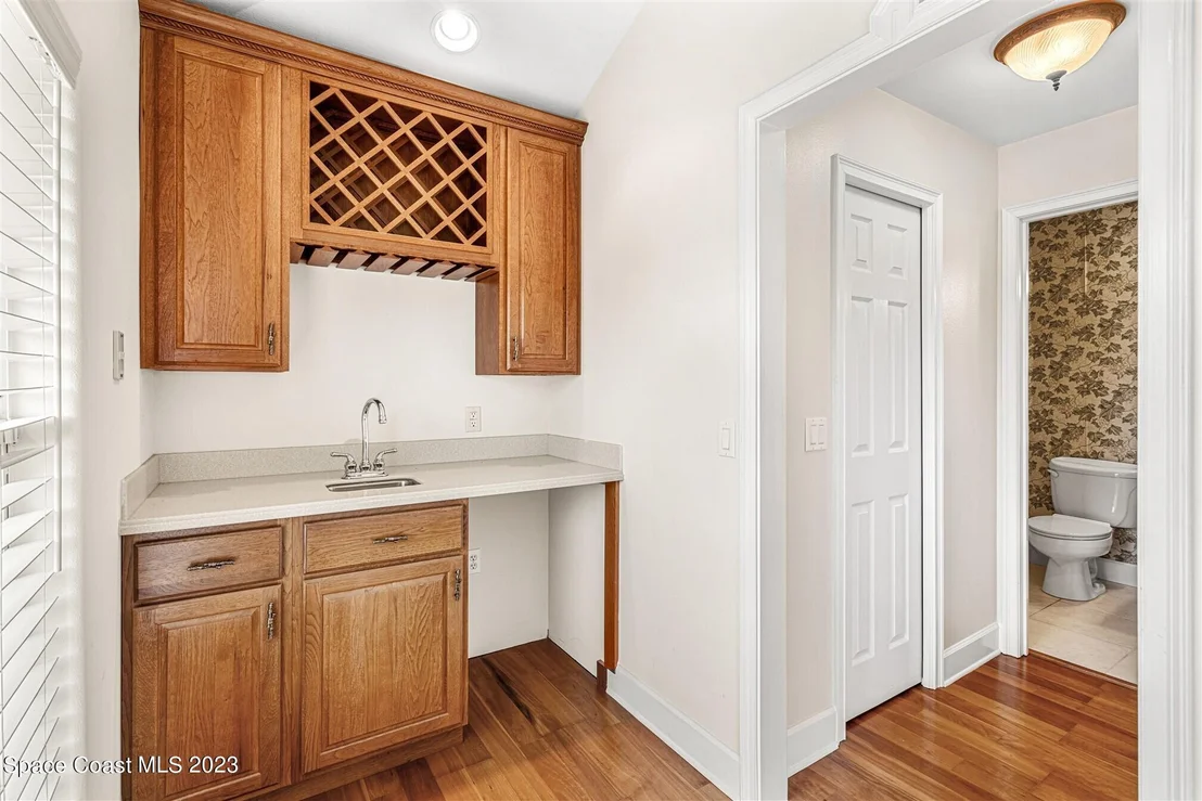 Photo of 915 Chatsworth Drive