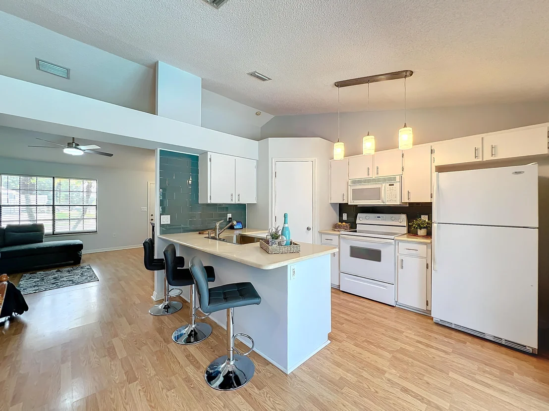 Photo of 909 Lyons Circle NW