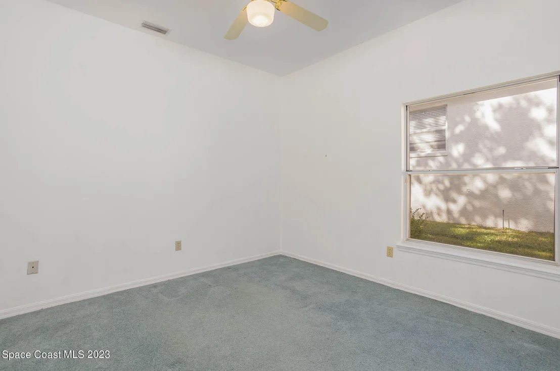 Photo of 484 Arrowmount Place